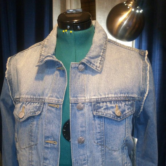NWT Crave Fame Denim Jacket with Raw Edge Detail Sz L - Picture 4 of 15
